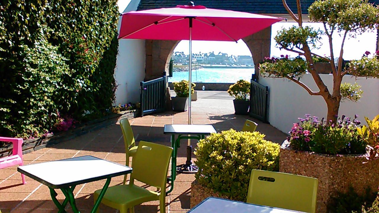 Logis Hotel Bellevue Roscoff Exterior photo